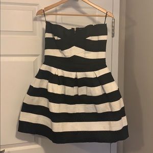 Black and White Stretch Party Dress! Size Large.